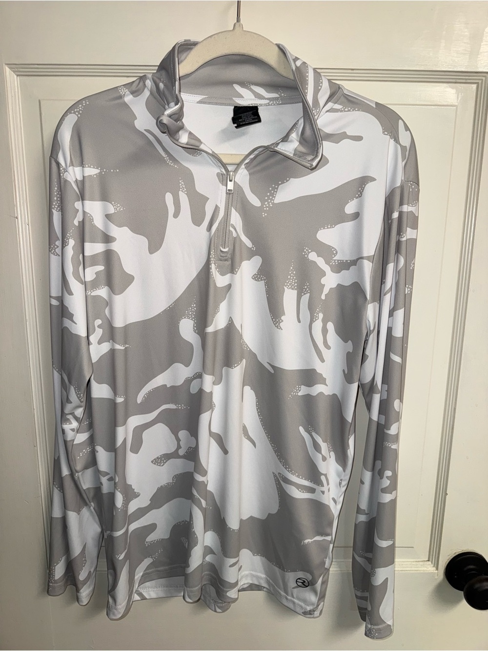 Reel life Gray & White Camo Quarter-Zip Pullover Size Medium